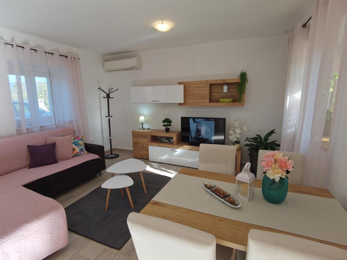 Jasmina Apartment Hum المظهر الخارجي الصورة